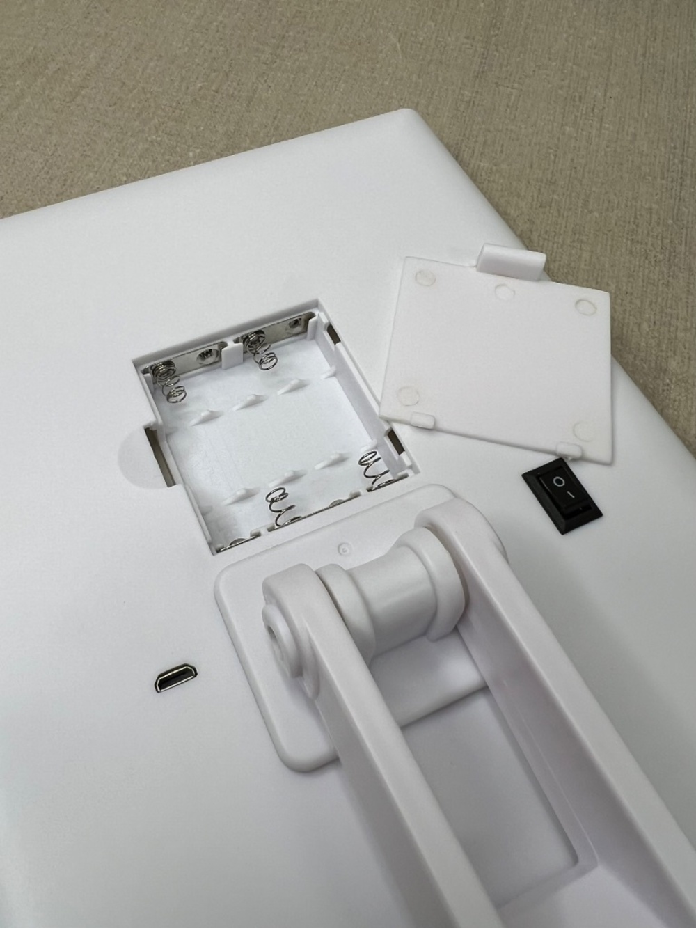 ❤️ Superstar Tri-Fold LED Makeup Mirror with Magnification - Picture 9 of 10